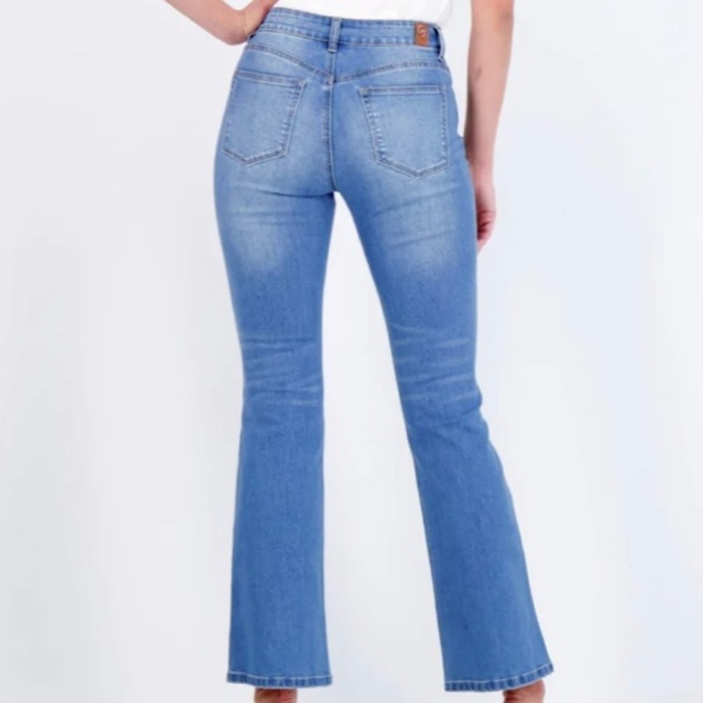 Gogo High Waisted Modern Flare Jean EUC